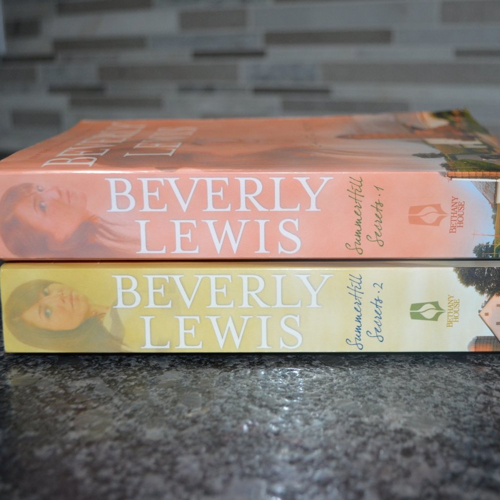 Beverly Lewis "Summerhill Secrets" Book Set